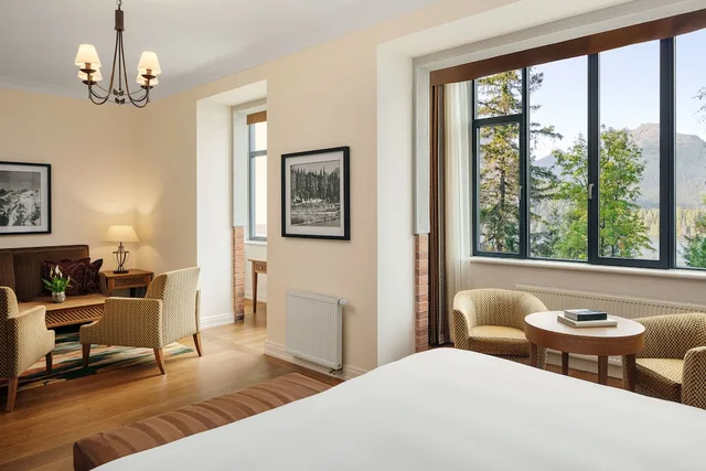 جناح جونيور بسرير كينج بإطلالة على البحيرة بحوض استحمام، GRAND HOTEL KEMPINSKI HIGH TATRAS 1/3