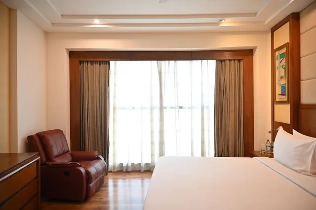 جناح ديلوكس بسريرين منفصلين بإطلالة على المدينة، Savoy Suites Greater Noida 4/8