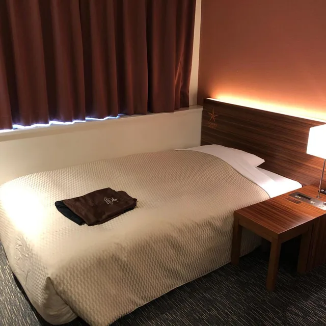 غرفة بسرير نصف مزدوج للمدخنين، Candeo Hotels Kikuyo 1/3
