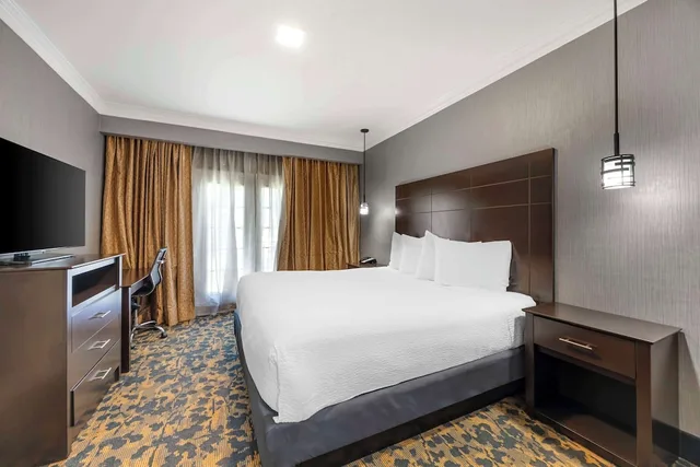 غرفة قياسية بسرير كينج لذوي الإعاقة، Best Western Brentwood 1/4