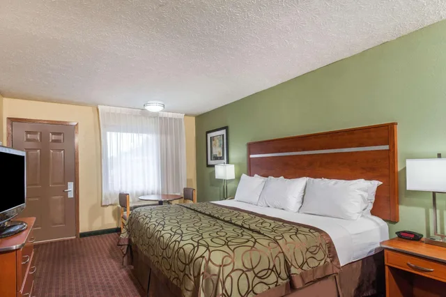 غرفة لذوي الإعاقة، Baymont by Wyndham Pigeon Forge near Island Drive 1/4