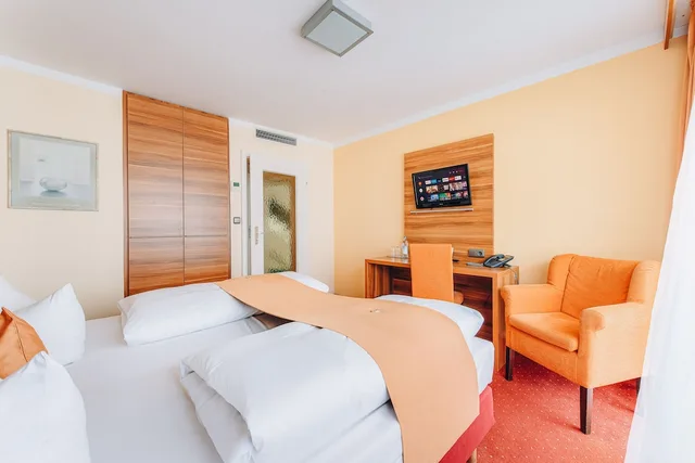 غرفة قياسية بسرير كينج، HOTEL ISARTOR 6/10