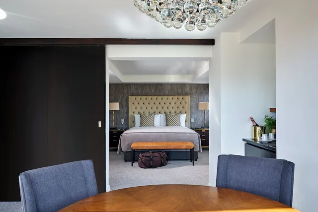 جناح سيغنتشر بسرير كينج بإطلالة على المتنزه، Dupont Circle Hotel 5/10