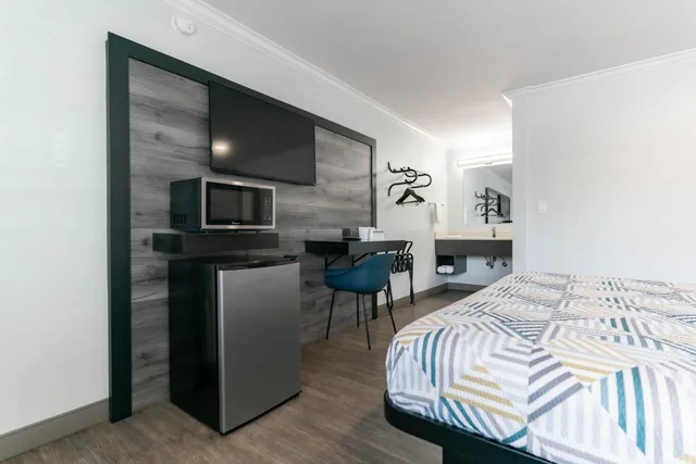 2 King Beds - Mobility Access RI Shwr Nsmk، Motel6 Pico Rivera, CA - Los Angeles 3/8
