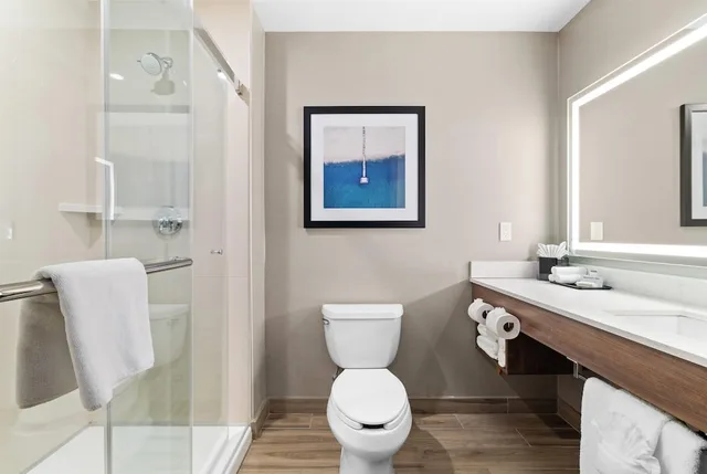 غرفة بسرير كينج، La Quinta Inn & Suites by Wyndham Santa Cruz 1/1
