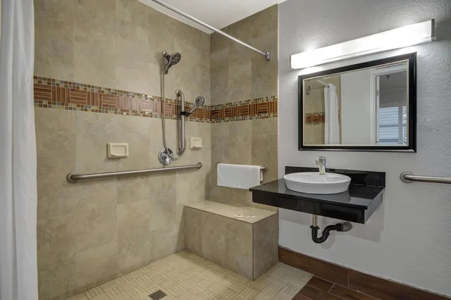 Deluxe, 2 Queen Beds, Accessible, Motel6 Ontario, CA - Convention Center Airport 7/8