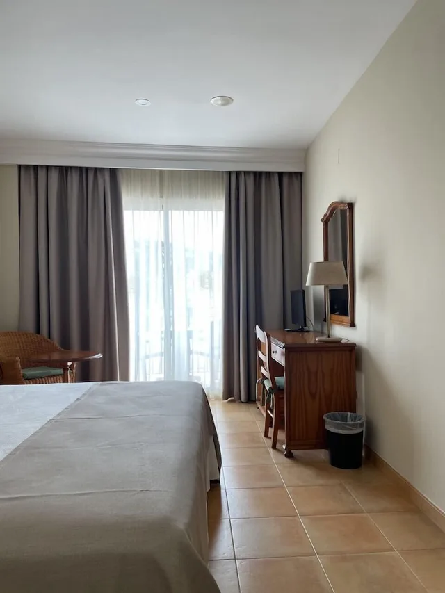 City, Twin Beds، Almijara 1/2