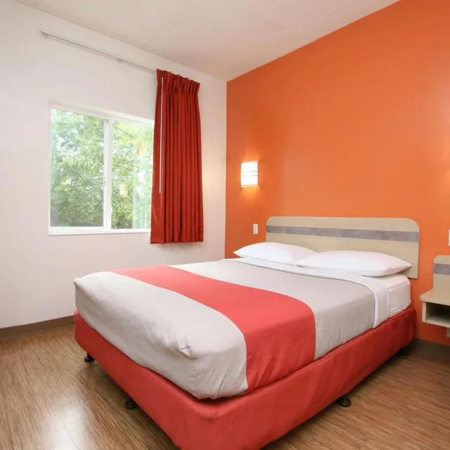 غرفة بسرير كوين، Motel6 Colchester VT - Burlington 2/10
