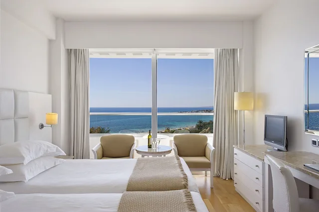 غرفة قياسية بإطلالة على البحر مع أريكة، Grecian Sands Hotel 2/7