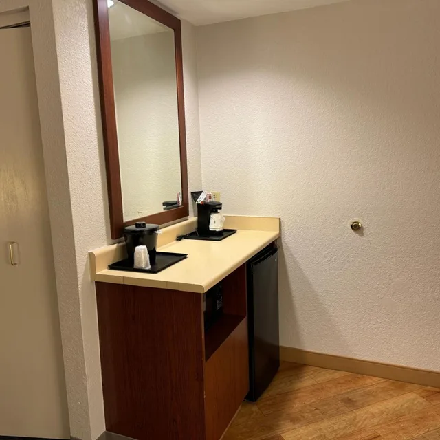 جناح تنفيذي بسرير مزدوج، La Quinta Inn & Suites by Wyndham Bannockburn-Deerfield 10/10