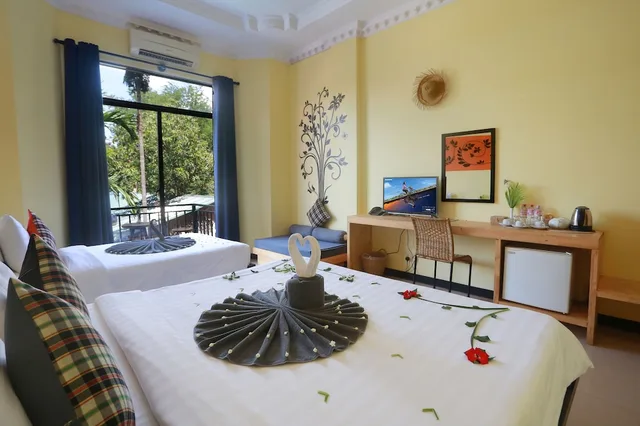 Deluxe, Family, 1 King and 1 Single Beds, Balcony, Central Indochine D Angkor Hotel 9/10