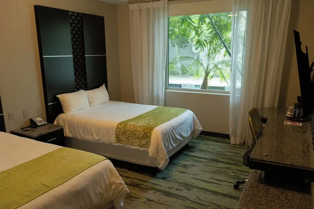 Family, Multiple Beds, 2 Bathrooms, Ground Floor، Hotel Araiza San Luis 2/3