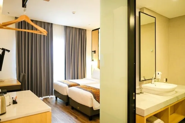 غرفة تنفيذية بسريرين منفصلين، Allura Azana Resort Tawangmangu 3/8