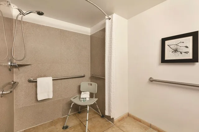 غرفة بسريرين كوين لذوي الإعاقة، Country Inn and Suites by Radisson, Petersburg, VA 7/7