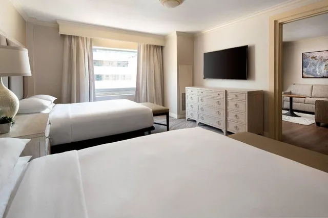 جناح بسريرين كوين بإطلالة على المدينة مع أريكة، Salt Lake City Marriott City Center 1/1