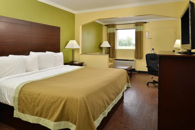 غرفة قياسية بسرير كينج للمدخنين، Americas Best Value Inn Suites Winona 2/7