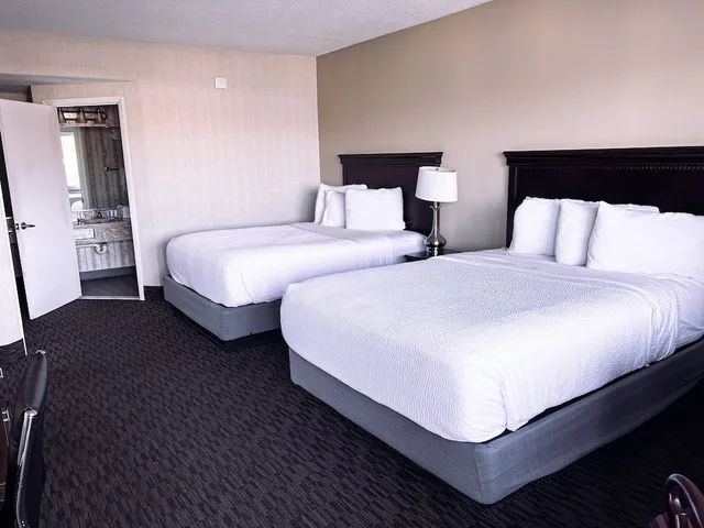 Room, 2 Queen Beds, Pool Side، The Georgian Lakeside Resort 2/4
