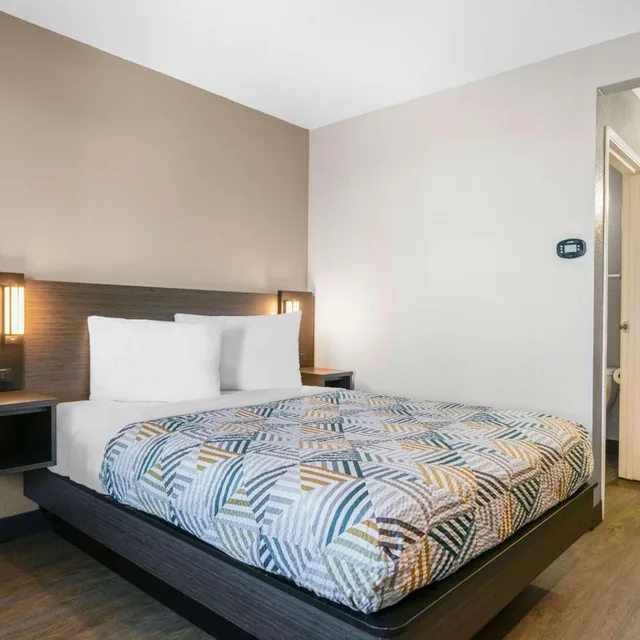 غرفة بسرير كوين لغير المدخنين، Motel6 Merced, CA - North 1/10