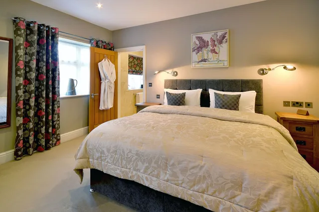Superior, Suite, Hot Tub, The Fairfax Arms 1/2