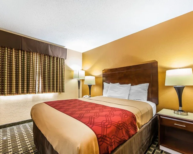 غرفة قياسية بسرير كوين، Econo Lodge Cartersville Emerson Lake Point 3/8