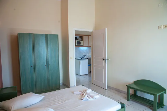 شقة بسرير مزدوج وسريرين منفصلين بإطلالة على البحر، MOUIKIS SUN VILLAGE 1/1