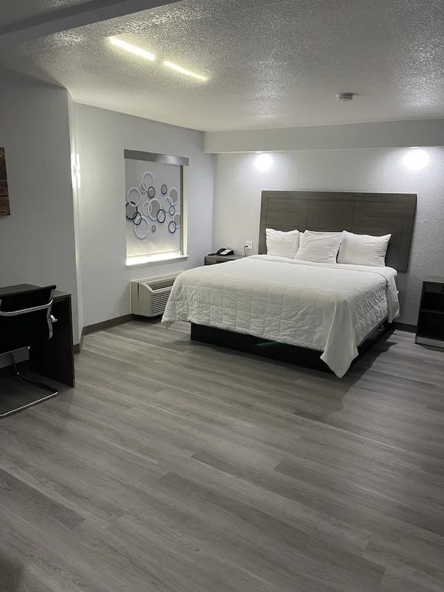 غرفة بسرير كينج، Quality Inn and Suites Richardson-Dallas 9/10