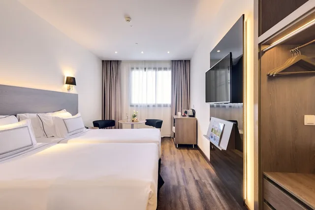 غرفة بريميوم بسريرين منفصلين، Melia Madrid Serrano 1/6