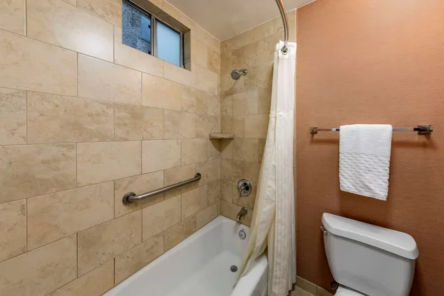 غرفة بسريرين كوين، Best Western Plus Stovall's Inn 8/9
