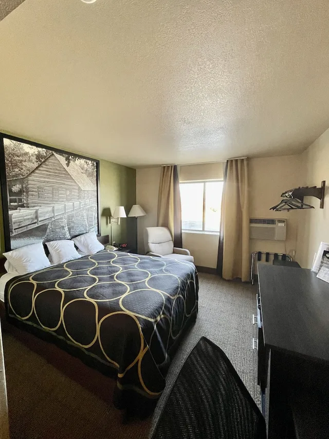 غرفة بسرير كوين، Super 8 by Wyndham Macon 2/7
