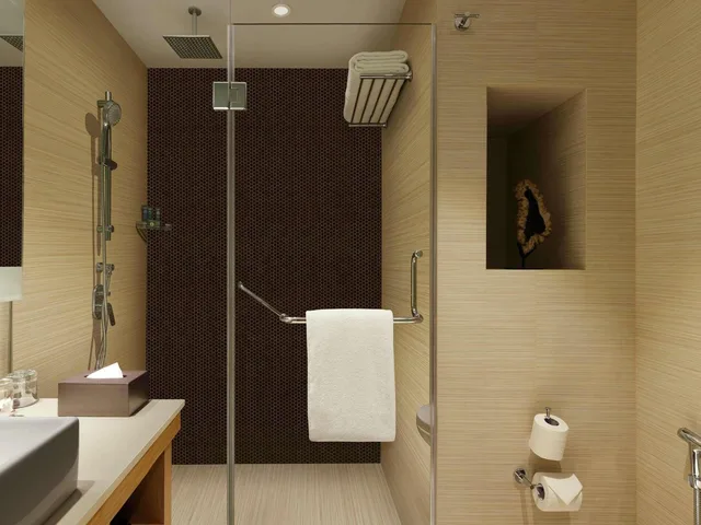 Superior, King Bed, Sofa, Laundry، Novotel Lucknow Gomti Nagar 6/6