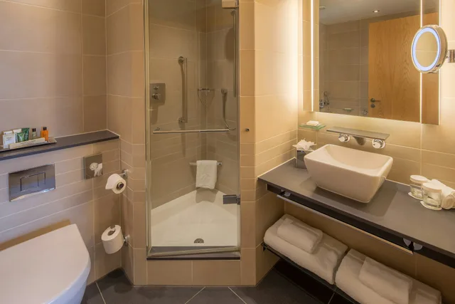 غرفة ديلوكس بسريرين منفصلين، Hilton At St Georges Park Burton upon Trent 5/7