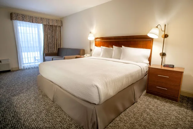 غرفة بسرير كينج، The Yankee Inn 2/9