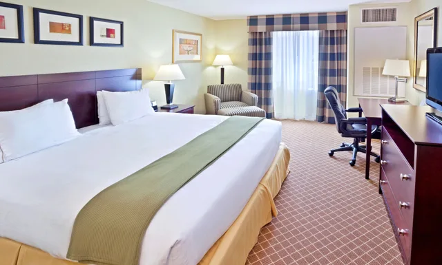 غرفة قياسية بسرير كينج، Holiday Inn Express Hotel and Suites Chehalis-Centralia 1/2