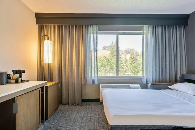 غرفة لذوي الإعاقة، Sonesta Select Pleasant Hill 2/3