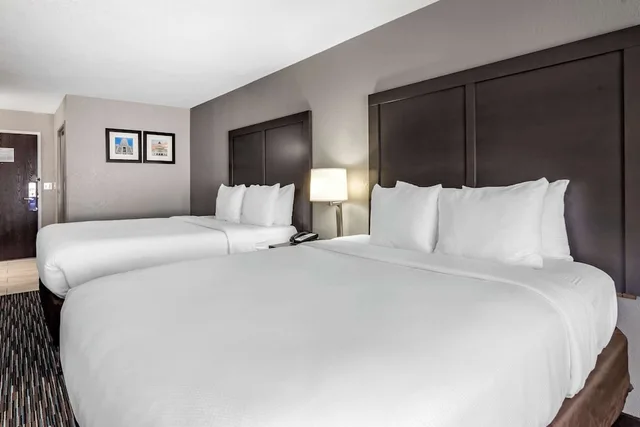 غرفة بسريرين كوين لذوي الإعاقة، Comfort Inn & Suites Emporia 3/6