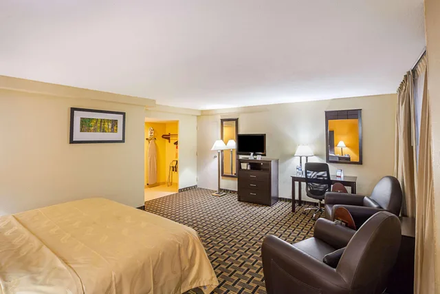 جناح بسرير كينج، Quality Inn & Suites Cincinnati Downtown Area 5/6