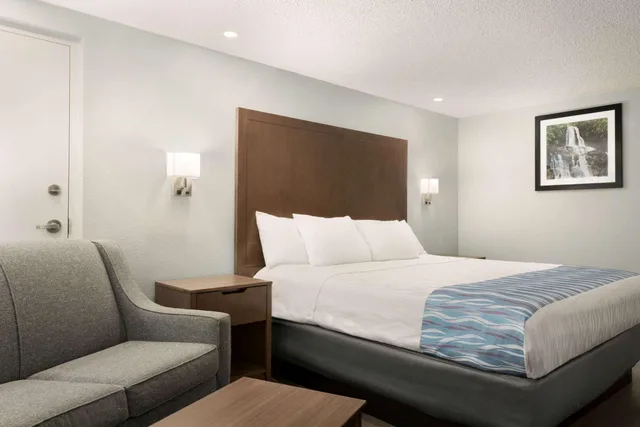 غرفة بسرير كينج، Gatlinburg River Inn 1/9