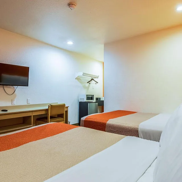 غرفة رباعية للمدخنين، Motel6 Bakersfield, CA - Airport 4/10