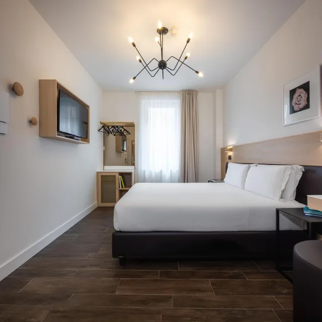Superior, King Bed, Hotel Globus 3/5