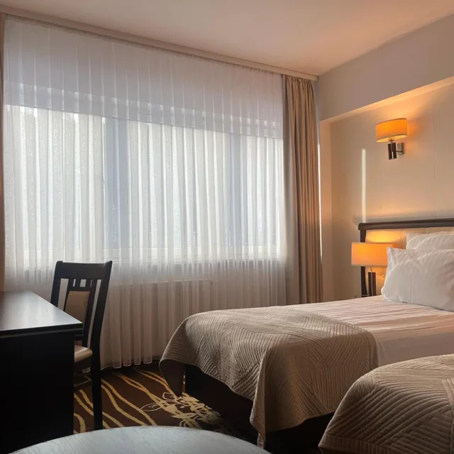 غرفة بسرير مزدوج مع أريكة، Business Faltom Hotel 7/10