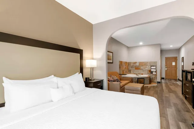 جناح بسرير كينج مع أريكة لذوي الإعاقة، Best Western Plus Des Moines West Inn & Suites 1/4