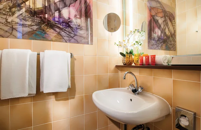 غرفة كومفورت بسريرين منفصلين، Leonardo Hotel Hamburg Elbbruken Ex Gresham Carat Hotel 10/10