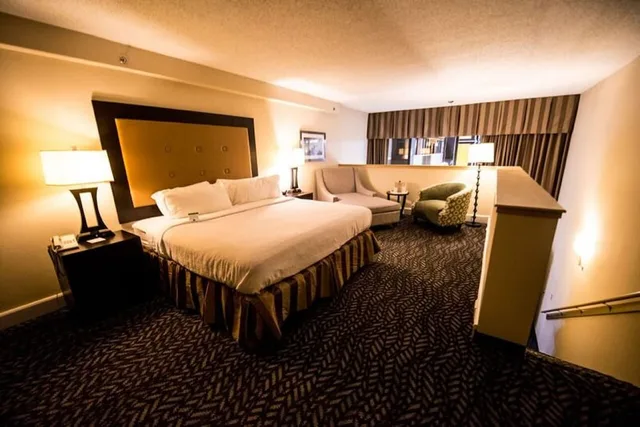 غرفة بسرير كينج، Wyndham Grand Executive Center Little Rock Airport 3/5