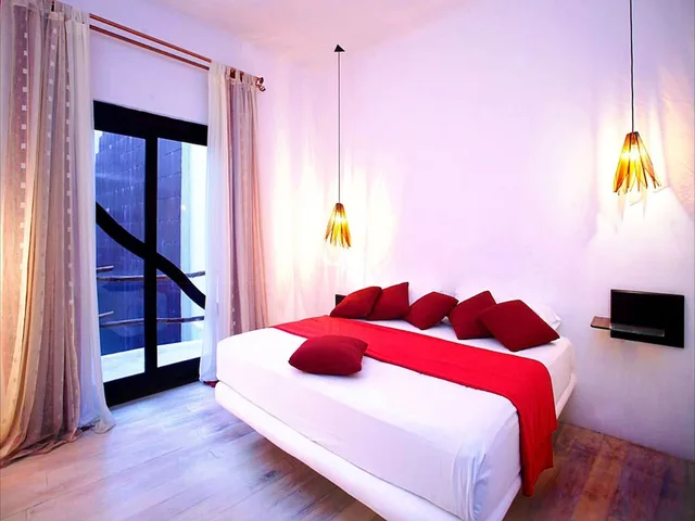 غرفة ديلوكس بسرير كينج بإطلالة على المسبح، Hotel Kinbe 1/10