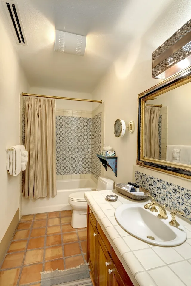 Room, Queen Bed, Garden View, Courtyard Area، Cibolo Creek Ranch Marfa 4/4