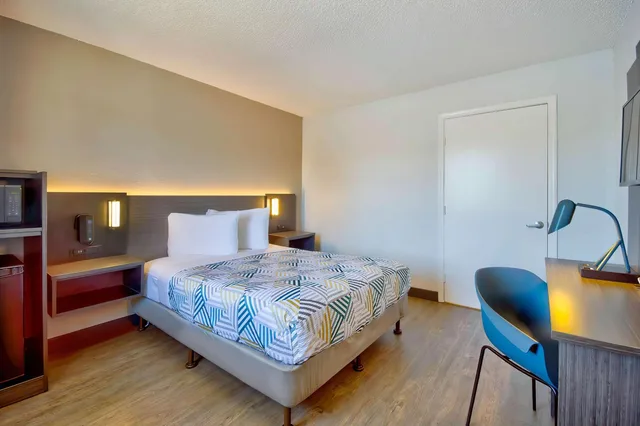 Room, Double Bed, Accessible, Motel6 Vallejo, CA - Six Flags West 1/10