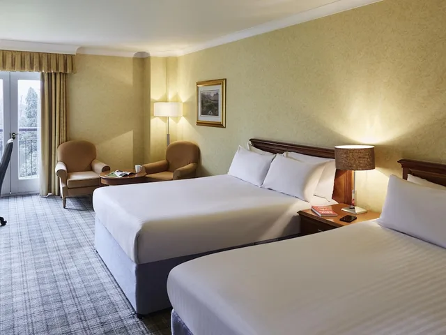 غرفة سوبيريور عائلية بسريرين مزدوجين، Mercure Sheffield Kenwood Hall & Spa 2/2