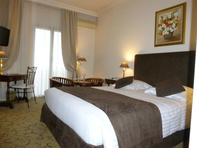 غرفة بانورامية بسرير كوين بإطلالة على البحر، Hotel Du Petit Palais 2/8