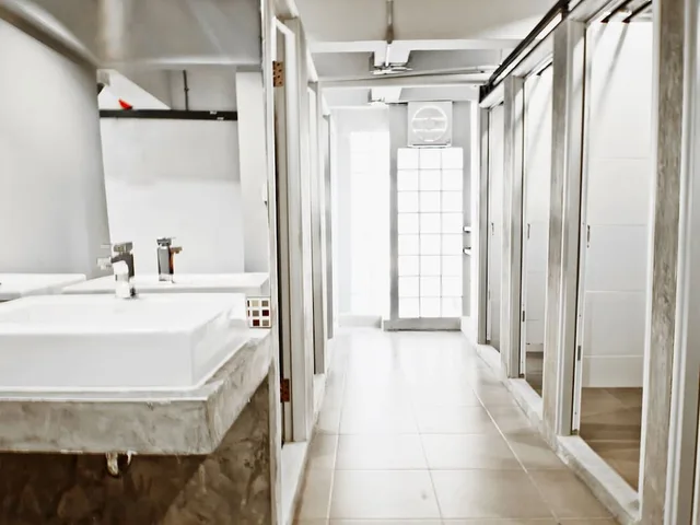 Female Dorm, 7 Beds، Loyy Hotel 8/9