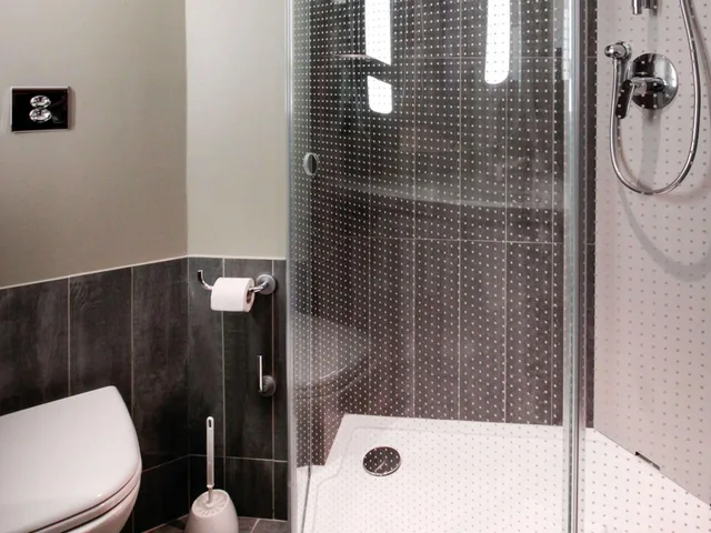 Room, Quadruple, Double and Twin or 4 Bunk Beds، Ibis Cahors 2/3
